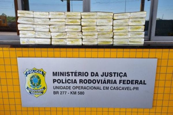 Imagem referente a notícia: PRF apreende maconha e medicamentos em Cascavel