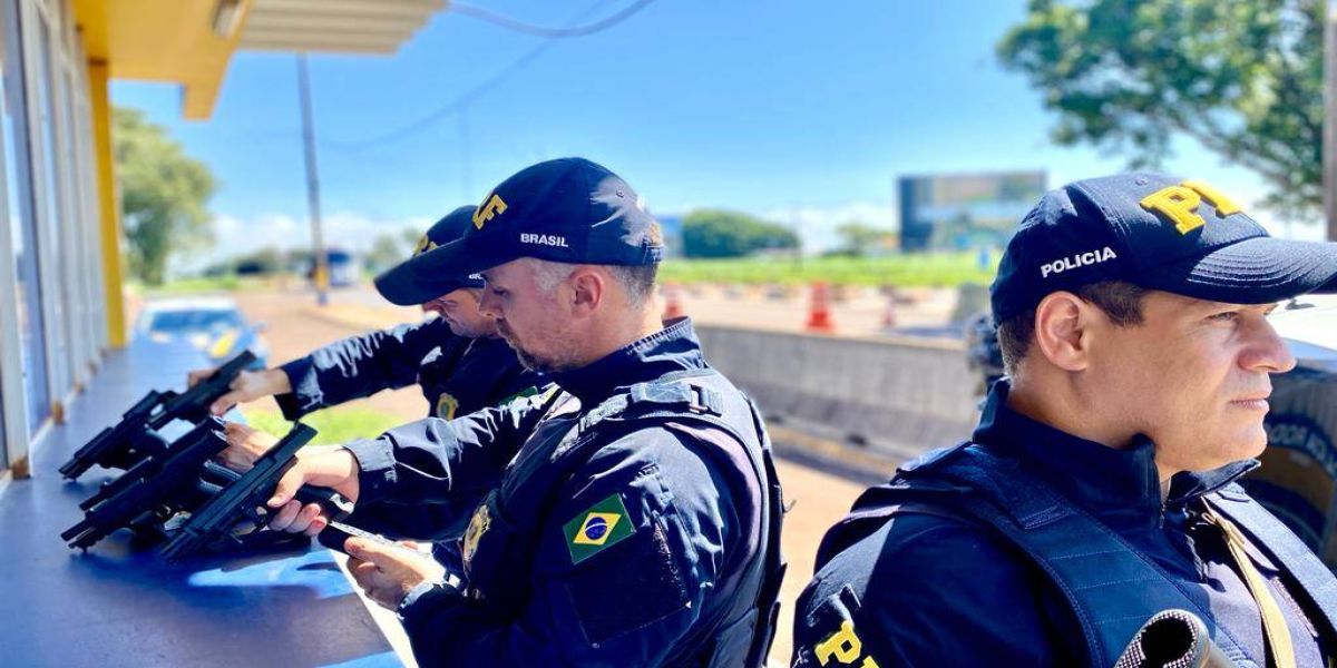 PRF apreende 5 pistolas de origem turca em Santa Terezinha de Itaipu