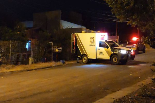 Imagem referente a notícia: Homem mata esposa e em seguida tira a própria vida no Bairro Universitário