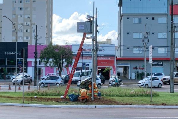 Imagem referente a notícia: Radares testes são instalados no perímetro urbano de Cascavel