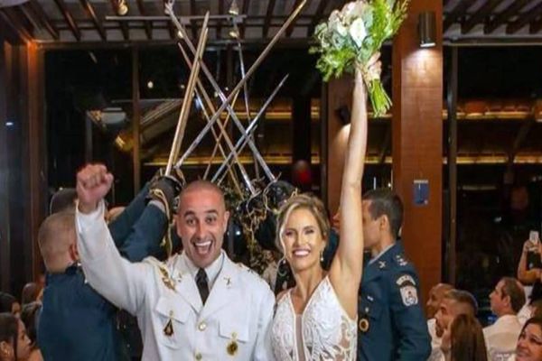 Imagem referente a notícia: Casamento de policial militar é interrompido por tiros, no Rio de Janeiro; vídeo