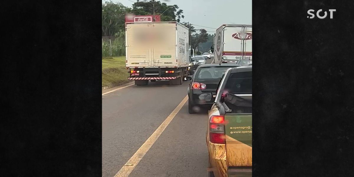 Motorista tenta ultrapassar pela contramão e dá de cara com a PRF em Cascavel
