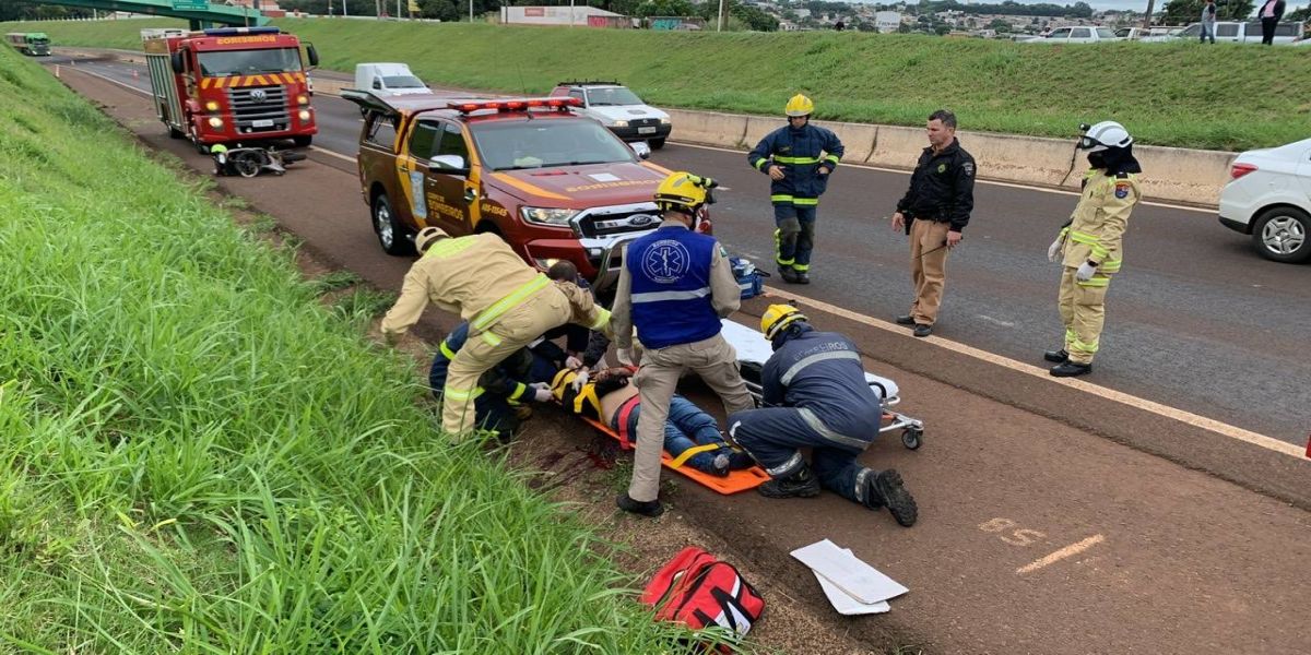 Homem de 55 anos sofre laceração em crânio após queda de moto na PRc-467 em Cascavel