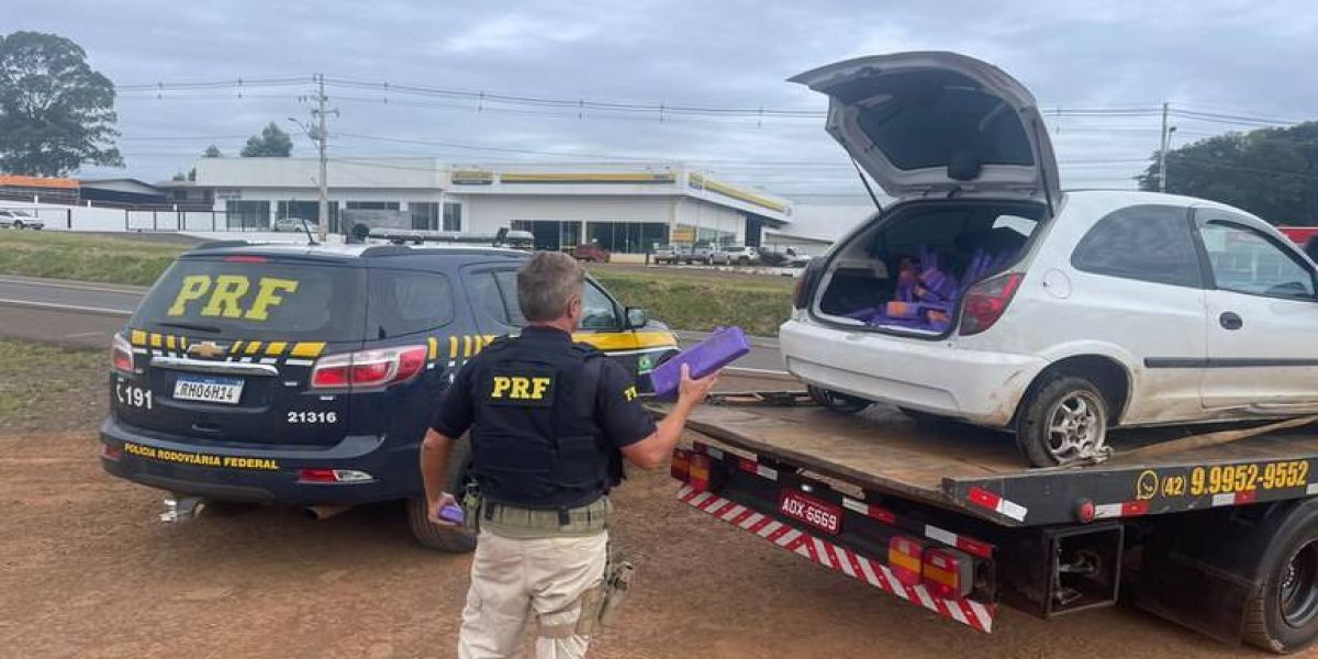 Após fuga pela BR-277, PRF prende homem com 400 quilos de maconha num celta