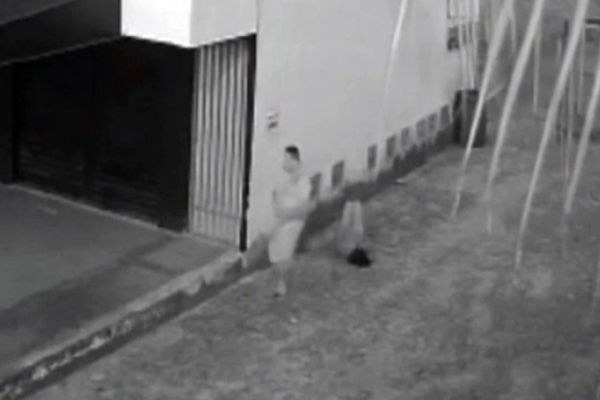 Mulher desacordada é deixada em rua e estuprada por homem em Itaitinga, no Ceará; vídeo