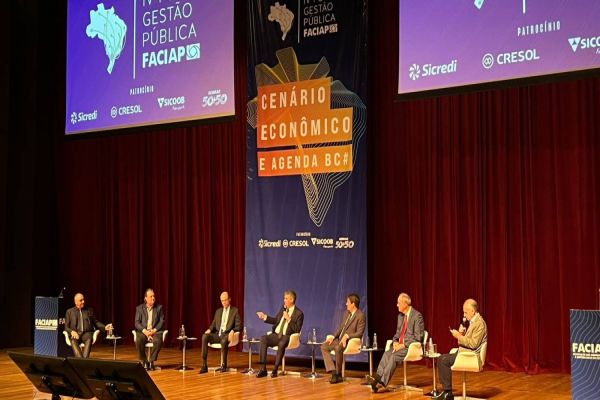 Presidente do Sicredi, Manfred Dasenbrock, destaca importância da Agenda ESG em evento da FACIAP