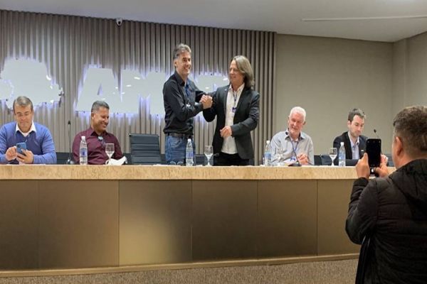 Prefeito de Santa Tereza do Oeste é o novo presidente da Amop