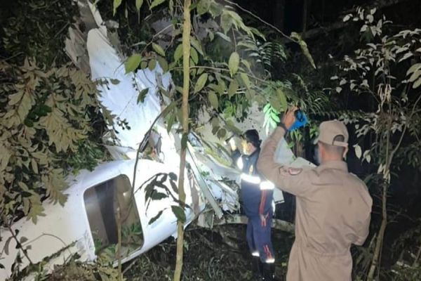 Piloto e mais 3 pessoas morrem em queda de avião em Primavera do Leste