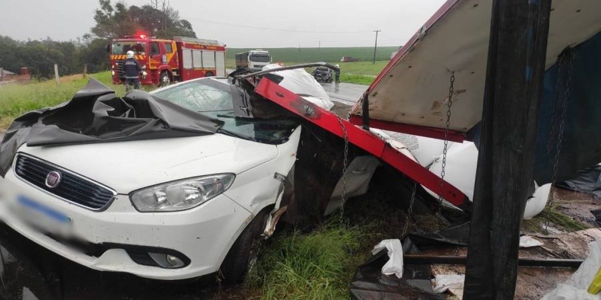 Cinco pessoas ficam feridas em acidente impressionante registrado na BR-467 em Toledo