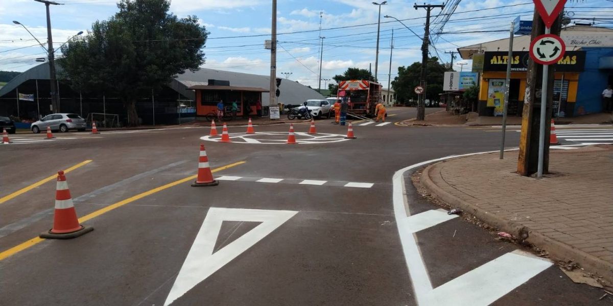 Transitar implanta nova rotatória na Avenida Papagaios x Rua Condor, no Bairro Floresta