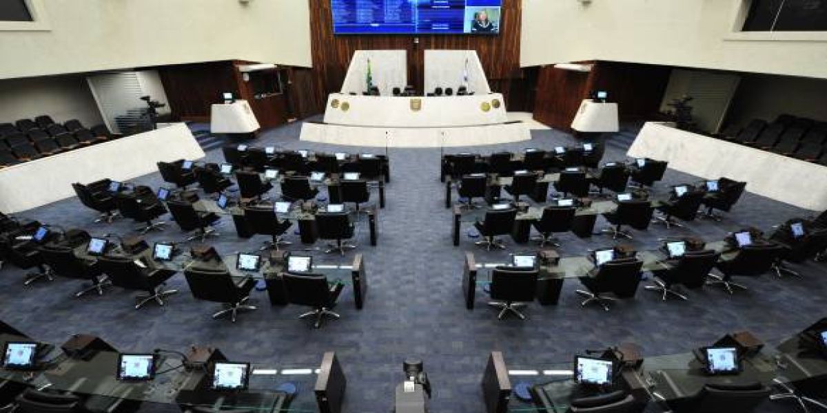 Composição de partidos na Assembleia Legislativa do Paraná é alterada após janela partidária