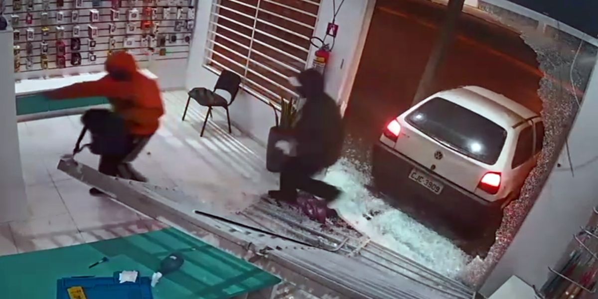 Criminosos arrombam loja de Toledo e levam mais de R$ 20 mil em celulares