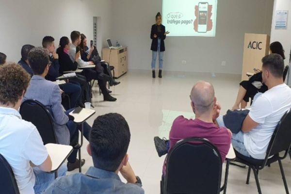 Jovens empreendedores conhecem mais sobre tráfego pago