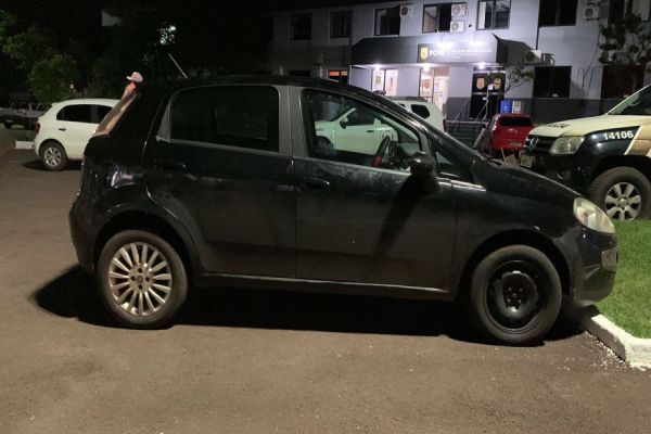 Imagem referente a notícia: Três pessoas são detidas por receptação e uso de produtos furtados no Bairro Claudete