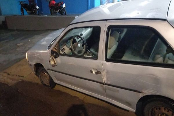 Homem é detido pela PM por embriaguez ao volante após carro por cima do canteiro central