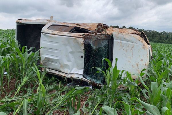Imagem referente a notícia: Homem fica ferido após capotamento na PR-180 no Distrito de Rio do Salto