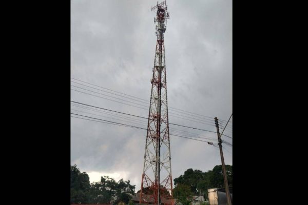 Menor de idade ameaça se jogar de torre, mas é contido pela PM em Capitão