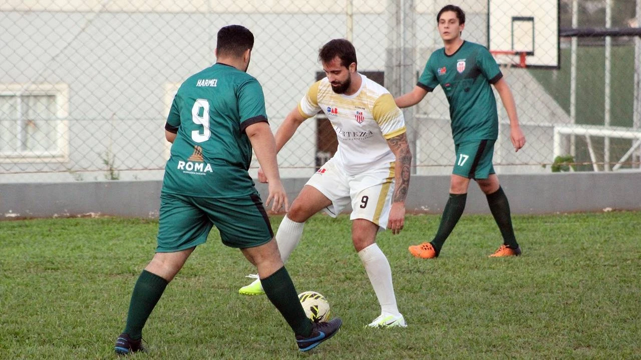 Foto relacionada a notícia: Certezza Consultoria goleia Roma Imobiliária na abertura da 5ª Copa OAB de Futebol 7