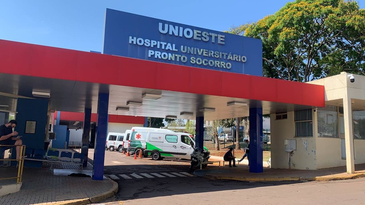 Mulher é atropelada e arremessada contra para-brisa na BR-277 em frente à Havan