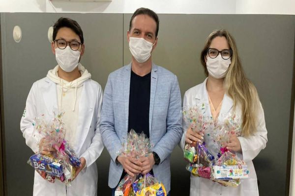 Acadêmicos de Medicina deixam Páscoa de pacientes oncológicos mais doce