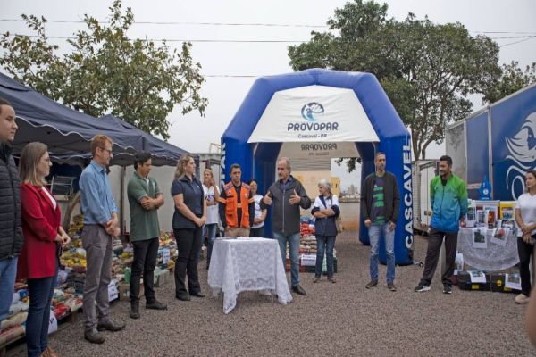 Pesca no Lago: entidades recebem alimentos e pescadores prêmios