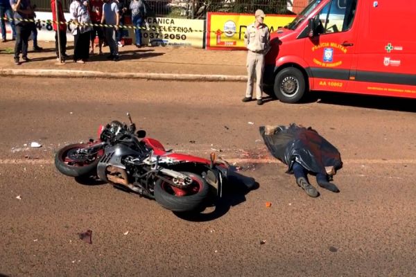 Imagem referente a notícia: Motociclista morre em grave acidente na Avenida Carlos Gomes