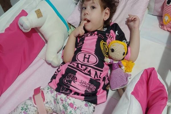 FC Cascavel faz campanha para ajudar torcedora mirim com doença rara