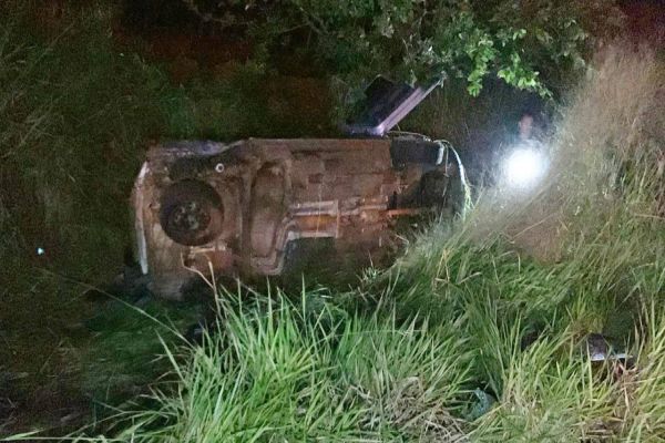 Imagem referente a notícia: Homem fica encarcerado e outras três ficam feridas após colisão frontal na BR-369 em Cascavel