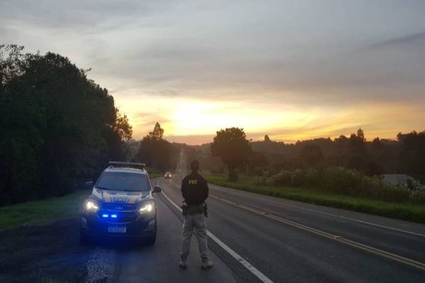 Operação Tiradentes: PRF mira ultrapassagens indevidas