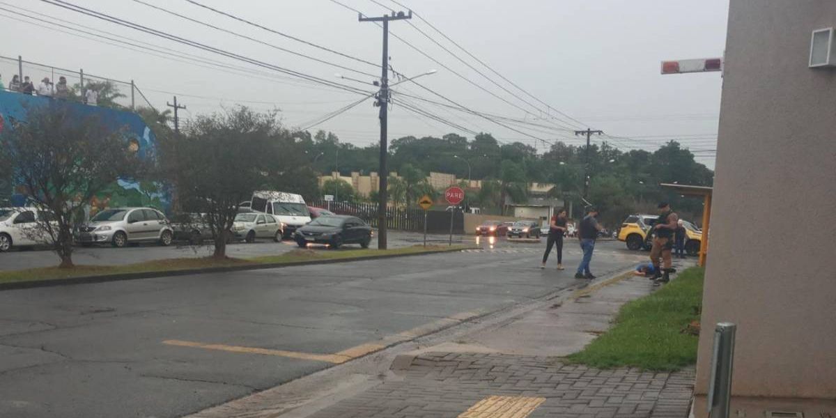 Assaltantes trocam tiros com a Polícia Militar e um morre em Foz do Iguaçu