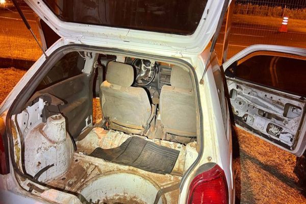 Veículo com mais 60 mil reais em débito é apreendido pela PRE