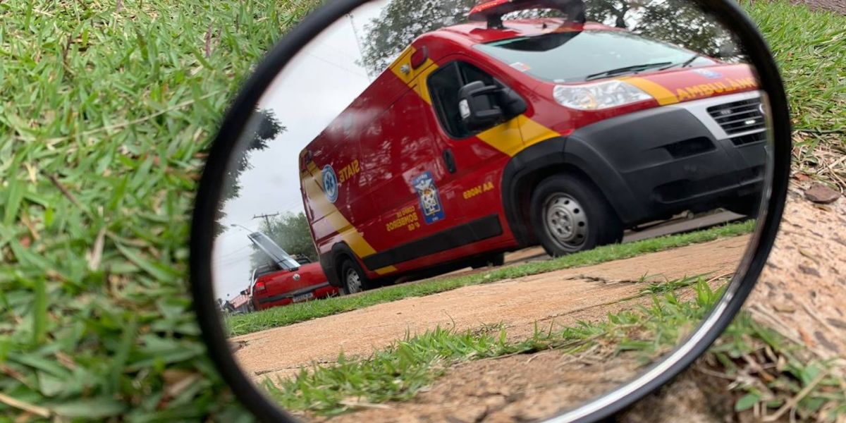 Mulher fica ferida em colisão de trânsito na Rua Pedro Baú