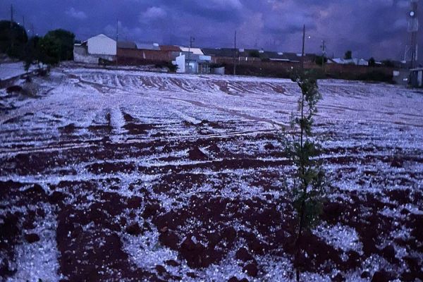 Temporais causam quedas de energia e afetam abastecimento em várias cidades do estado