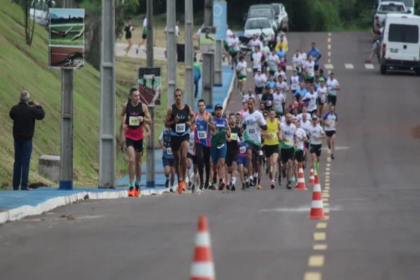 Foto relacionada a notícia: Meia Maratona é um sucesso e conta com a participação de mais de 420 atletas em Cascavel