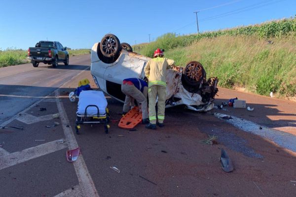 Imagem referente a notícia: Jovem de 28 anos fica ferido após capotamento na BR-467 em Cascavel