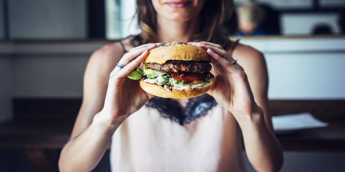 Gastos com alimentação fora de casa somaram R$ 164,4 bilhões em 2021, diz pesquisa