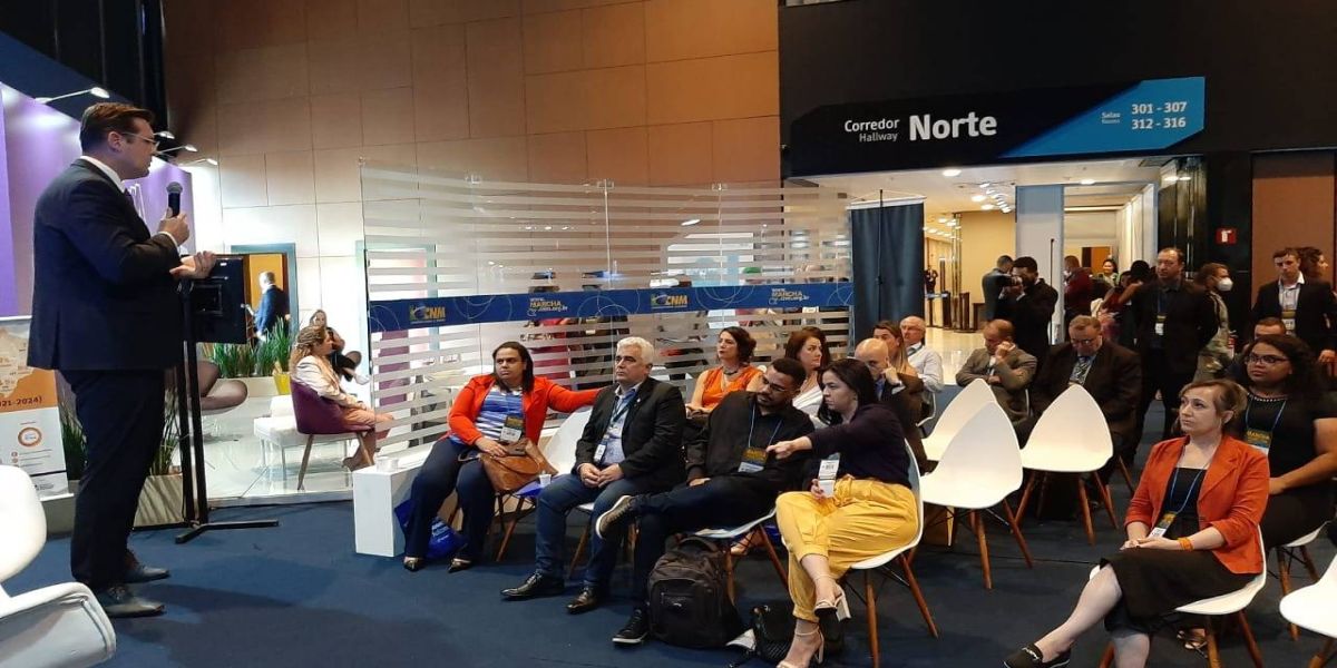 Painel de Cascavel é apresentado como case de sucesso em evento da CNM em Brasília