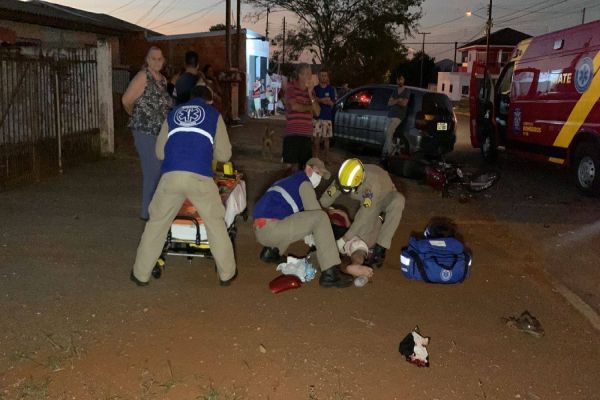 Imagem referente a notícia: Motociclista sofre fratura de fêmur e laceração em joelho após colisão no Jardim Esteves em Cascavel