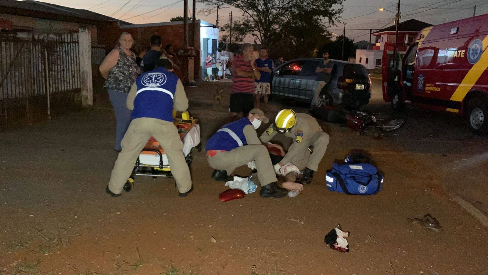 Foto relacionada a notícia: Motociclista sofre fratura de fêmur e laceração em joelho após colisão no Jardim Esteves em Cascavel