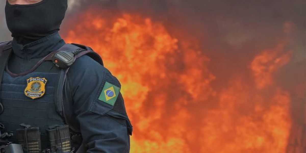 PRF apreende quase 300 quilos de maconha e mais de 180 celulares na região oeste do Paraná