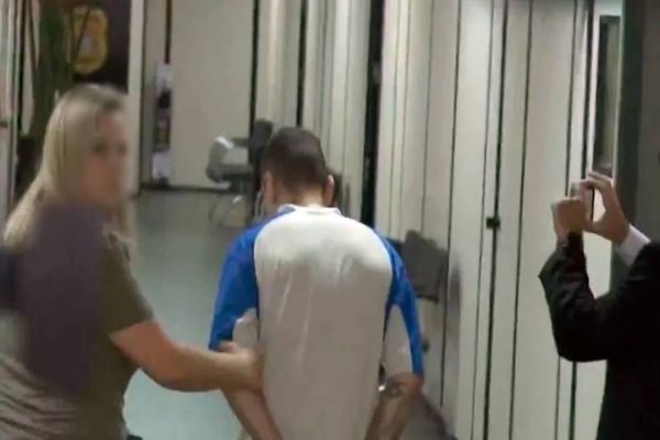 Imagem referente a notícia: Falso entregador suspeito de roubar e matar estudante em SP se entrega e é preso pela polícia