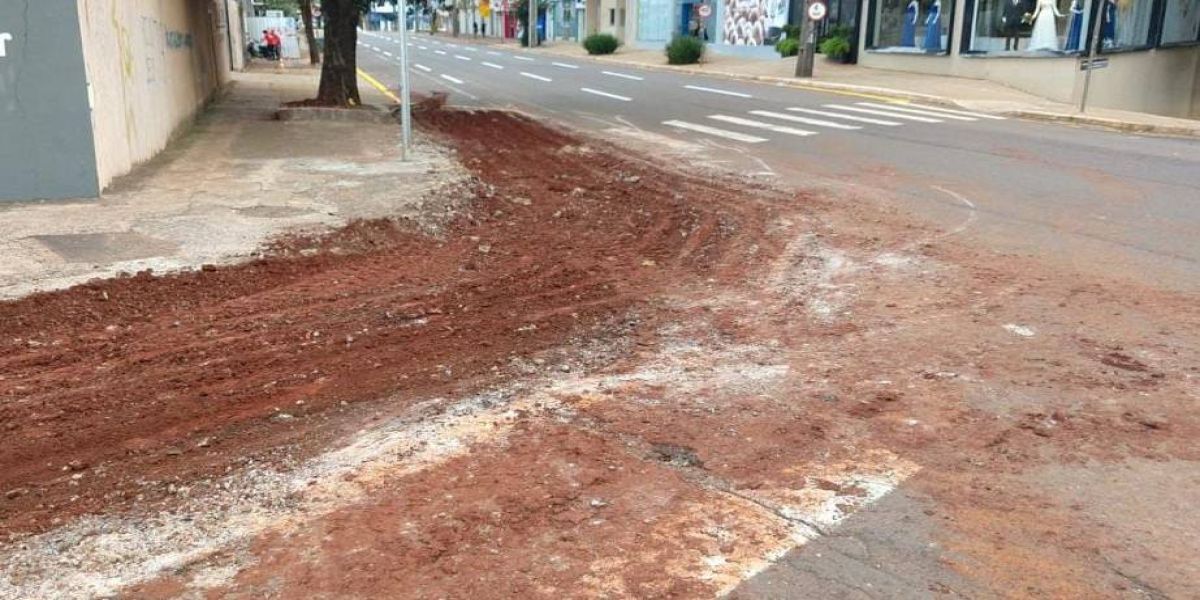 Transitar alerta mudanças na sinalização do cruzamento da Rua Barão do Cerro Azul com Erechim