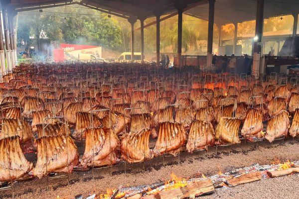 Mais de 25 mil pessoas participaram da 54ª Festa do Trabalhador em Cascavel