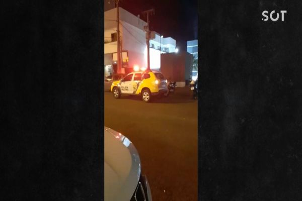 Imagem referente a notícia: Entregadores realizam buzinaço após esperarem mais 30 minutos para retirarem pedidos em fast food