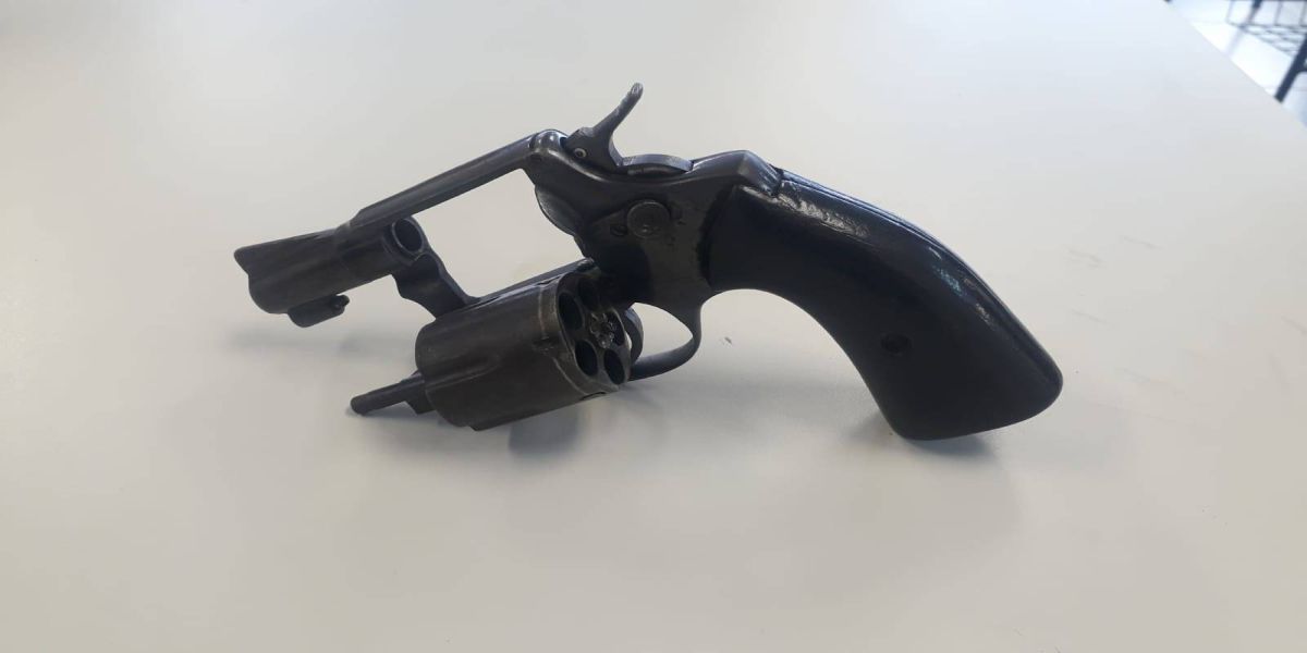 Adolescente de 14 anos é detido pela GM com revolver em curso profissionalizante de Cascavel