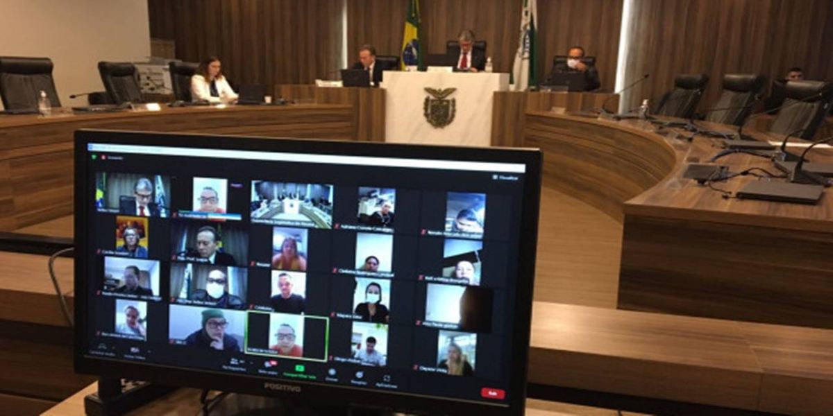 Famílias de Cascavel procuram Assembleia para reivindicar moradia digna