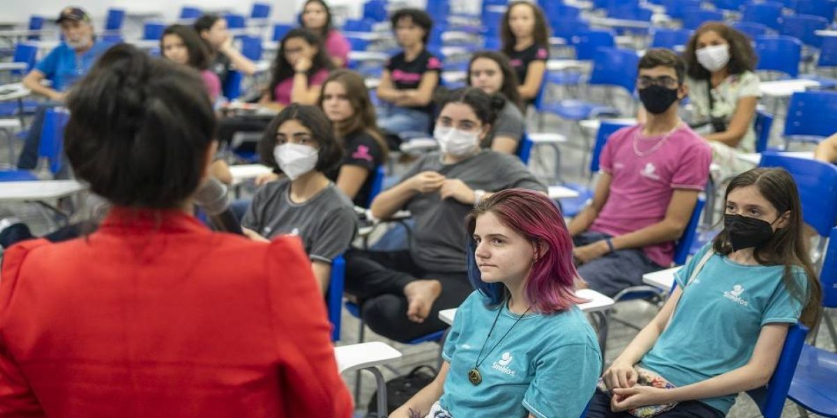 Mercado de mídia e entretenimento no Brasil deve crescer 4,7% até 2025, segundo estudo da PwC