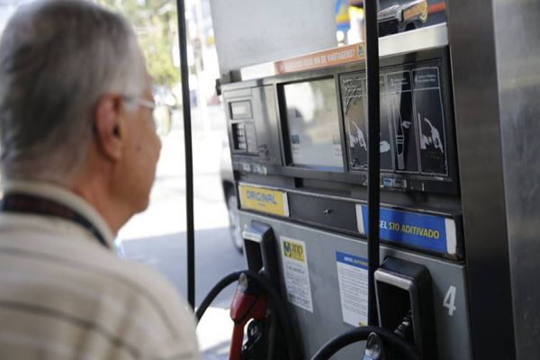 Proibição do terceiro dígito nos preços dos combustíveis imposta pela ANP; Já é lei no PR desde 2016