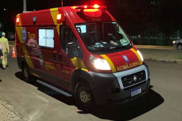 Imagem referente a notícia: Garupa de moto fica ferida após colisão na Rua Maracai no Jardim Alvorada