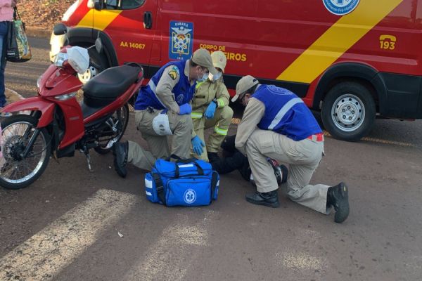 Imagem referente a notícia: Motociclista é atingida por carro na Rua Serra da Santana no Bairro Morumbi